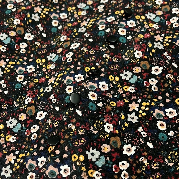 Flower print midi skirt with buttons - Picture 2 of 5